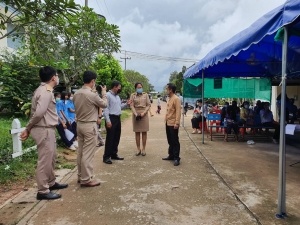 นายอำเภอบ้านหลวง ตรวจเยี่ยมให้กำลังใจนักเรียน ที่เข้ารับการฉีดวัคซีนโควิด-19
