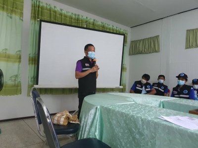 สสอ.บ้านหลวง ชี้แจงวัคซีนโควิด 19 แก่ อสม.บ้านนาวี